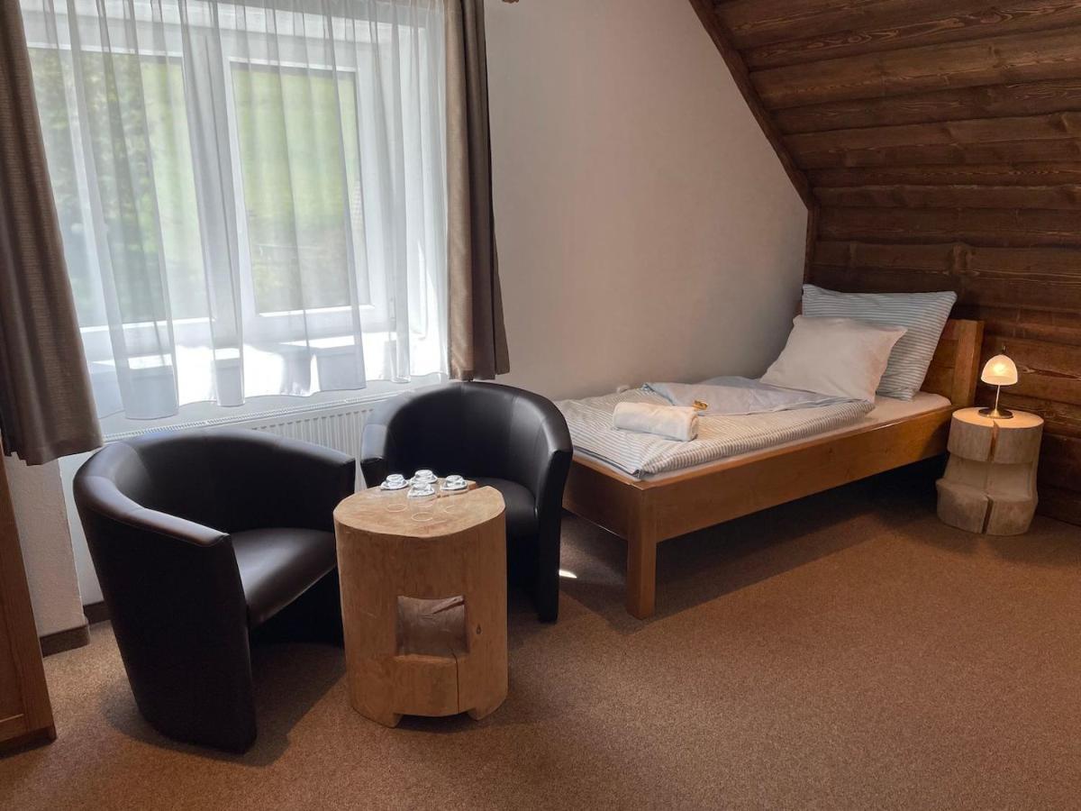 Hotel Kristian Кубова-Гуть Екстер'єр фото