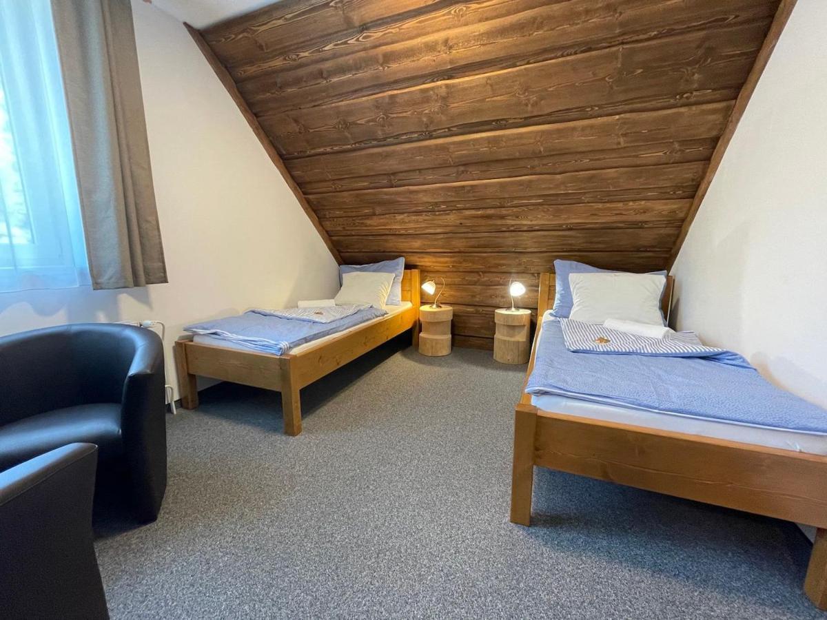 Hotel Kristian Кубова-Гуть Екстер'єр фото