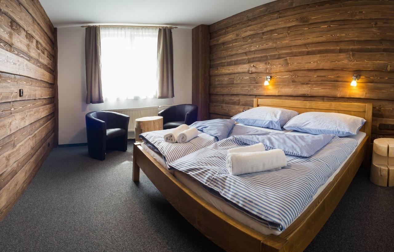 Hotel Kristian Кубова-Гуть Екстер'єр фото