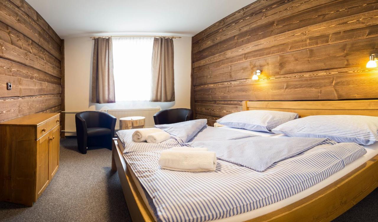 Hotel Kristian Кубова-Гуть Екстер'єр фото